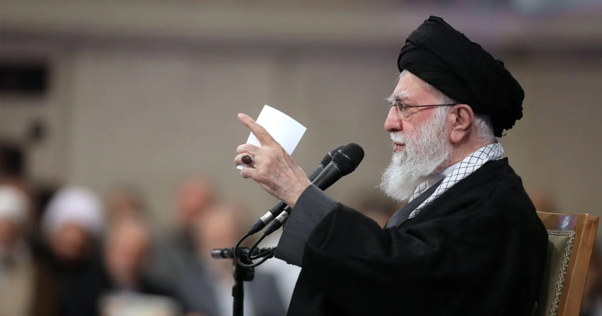 Protestos no Irã: Khamenei acusa Trump e Turquia suspende voos para Teerã