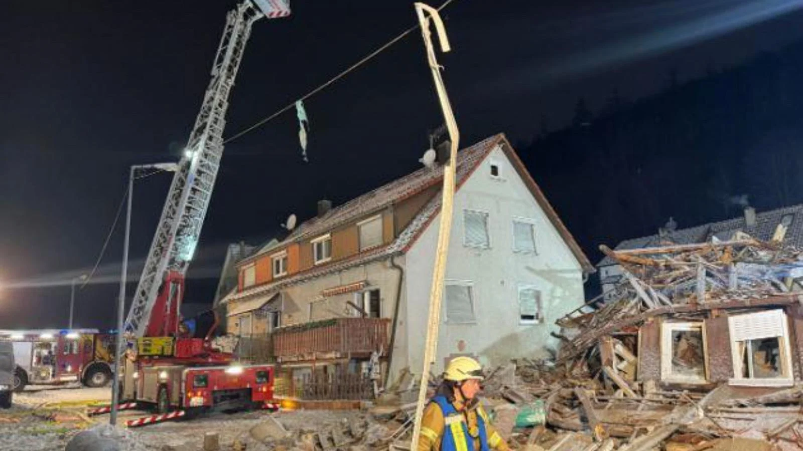 Explosão em Albstadt: família siciliana morre no desabamento da casa — suspeita de fuga de gás