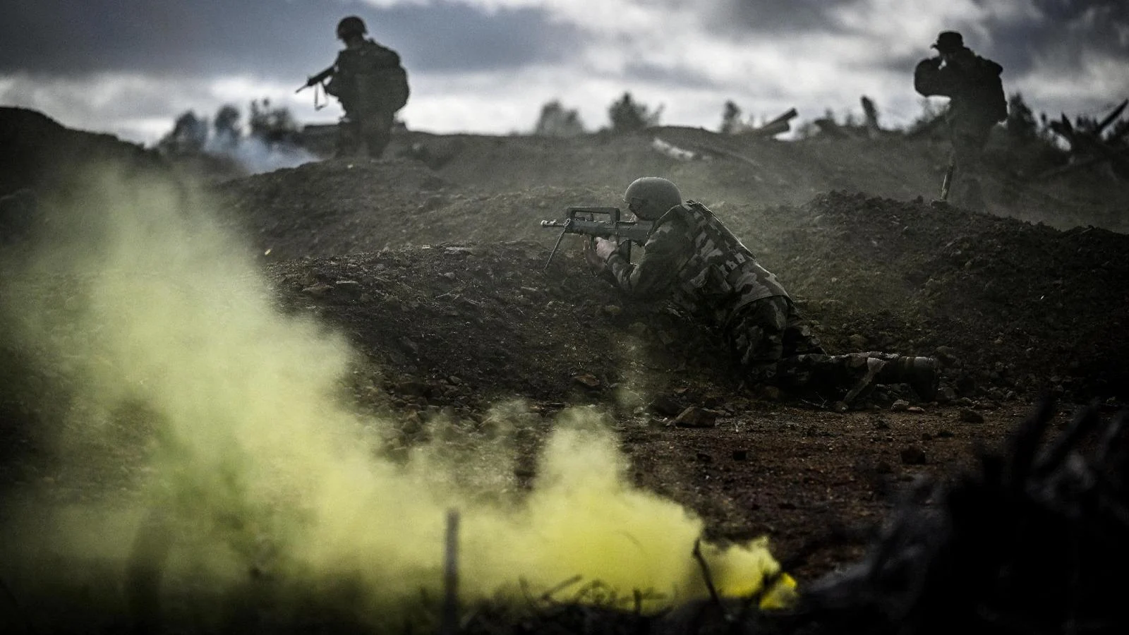 Paris pode enviar 6.000 soldados à Ucrânia após acordo de paz enquanto ataques derrubam infraestrutura