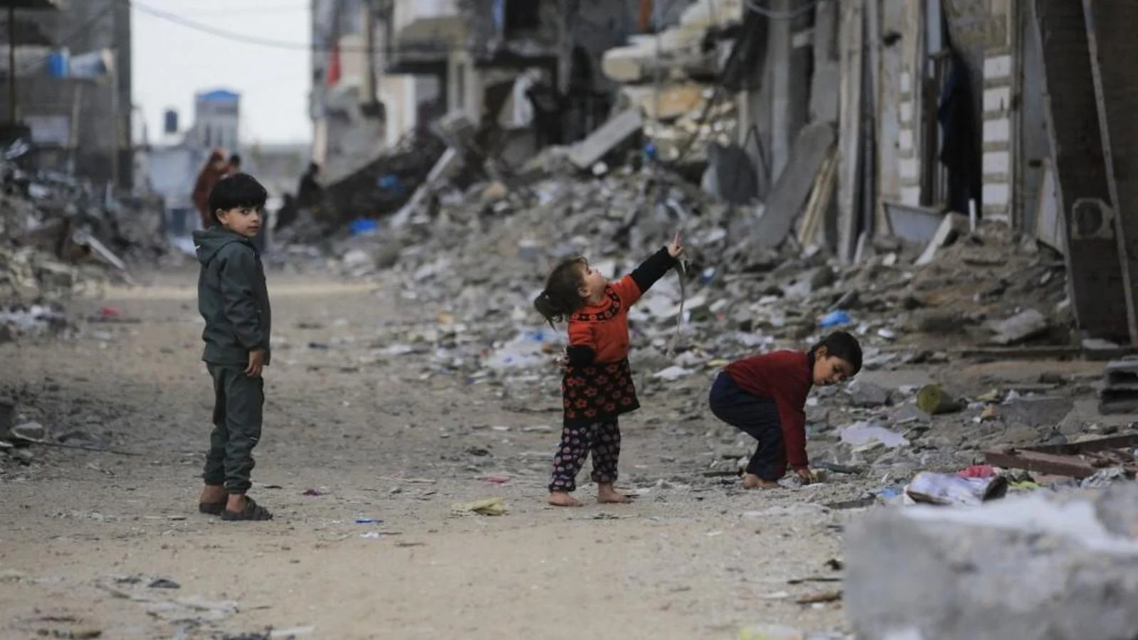 Hamas anuncia que entregará poderes a tecnocratas em Gaza; Abbas hospitalizado e Israel prepara nova ofensiva