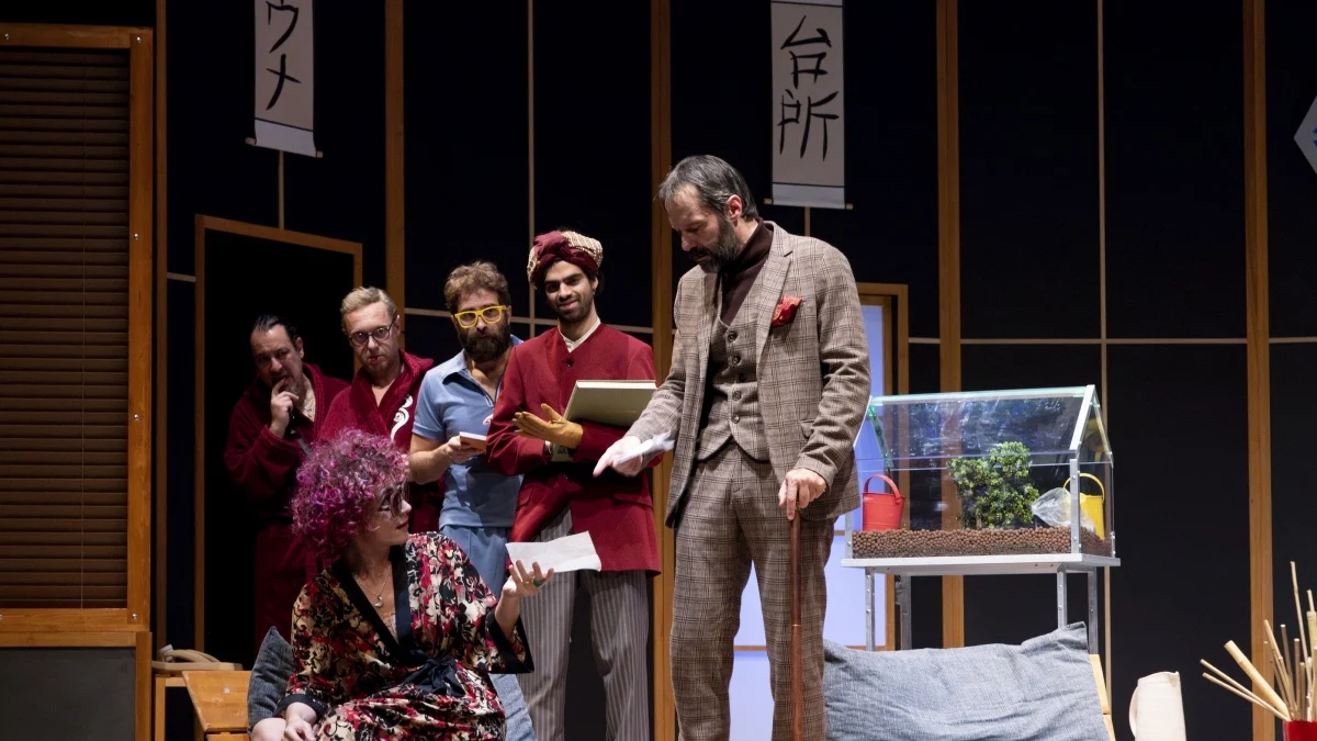 No Teatro Sociale, Carrozzeria Orfeo explora as dependências humanas numa clínica de luxo em satélite