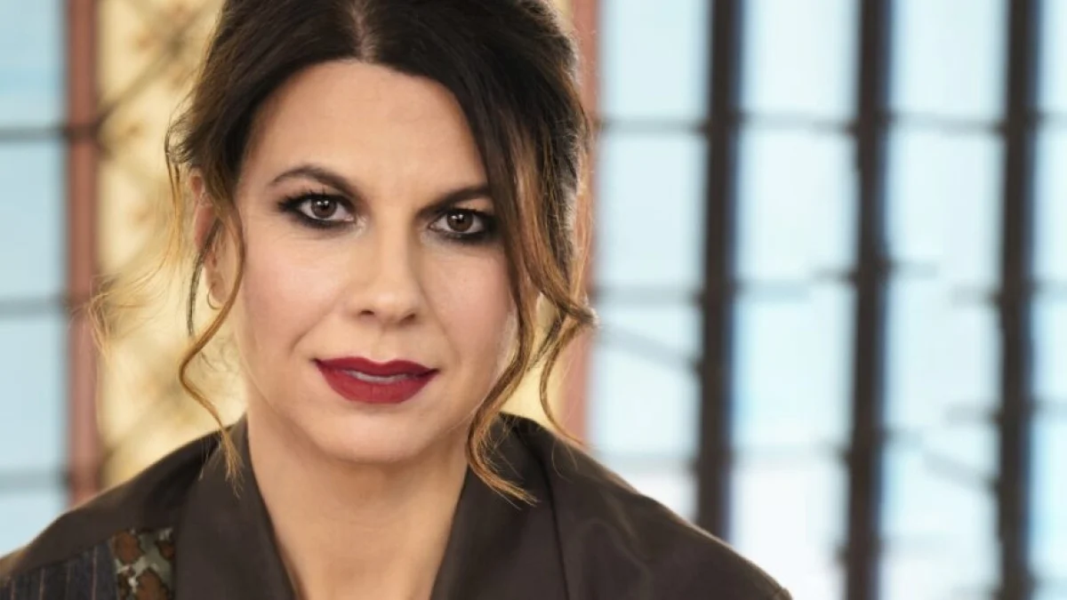 Geppi Cucciari: da Faculdade de Direito ao sucesso em Zelig — 7 segredos do retorno em Splendida Cornice