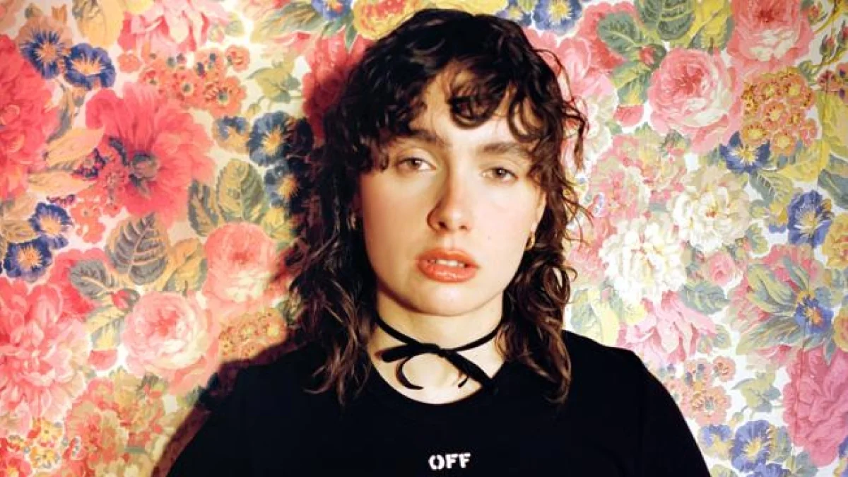 Madame completa 24 anos: da escola em Vicenza ao laço com Sangiovanni — 7 segredos da artista