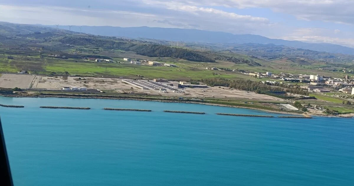 Suspensa a bonificação do ex‑SIN de Crotone após encontrar resíduos radioativos; autoridades chamam adiamentos de 'inaceitáveis'