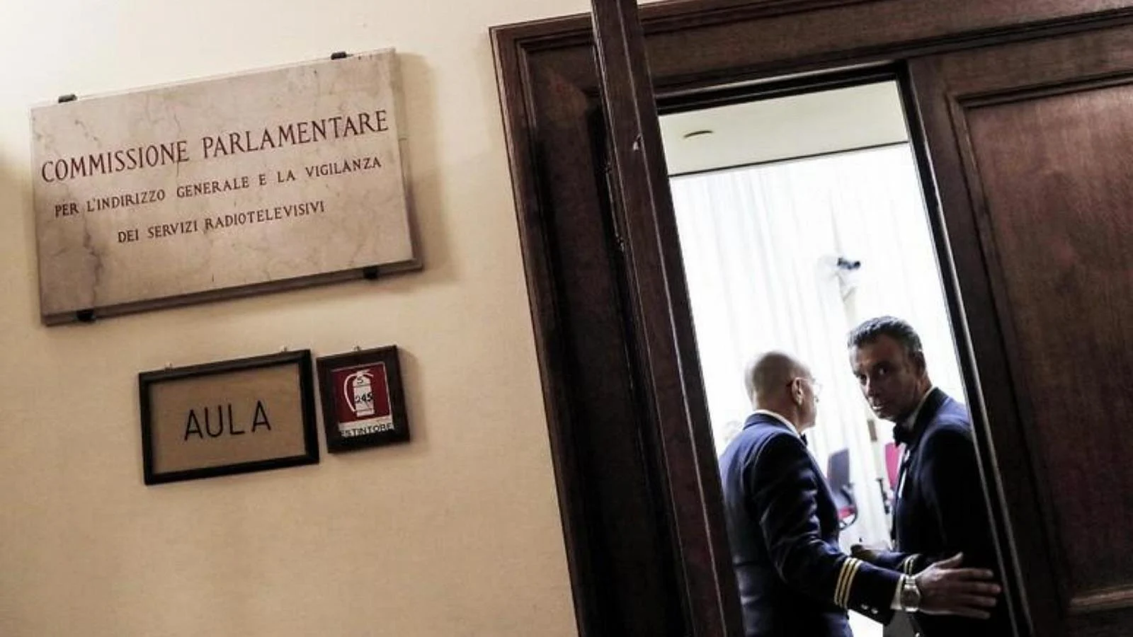 Vigilância da Rai: oposição exige reunião urgente a La Russa e Fontana para superar a paralisia