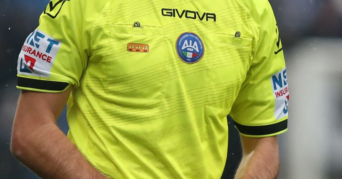 Fecha o vestiário, agride e rouba o árbitro em Crotone: suspensão até 2031 e denúncia criminal