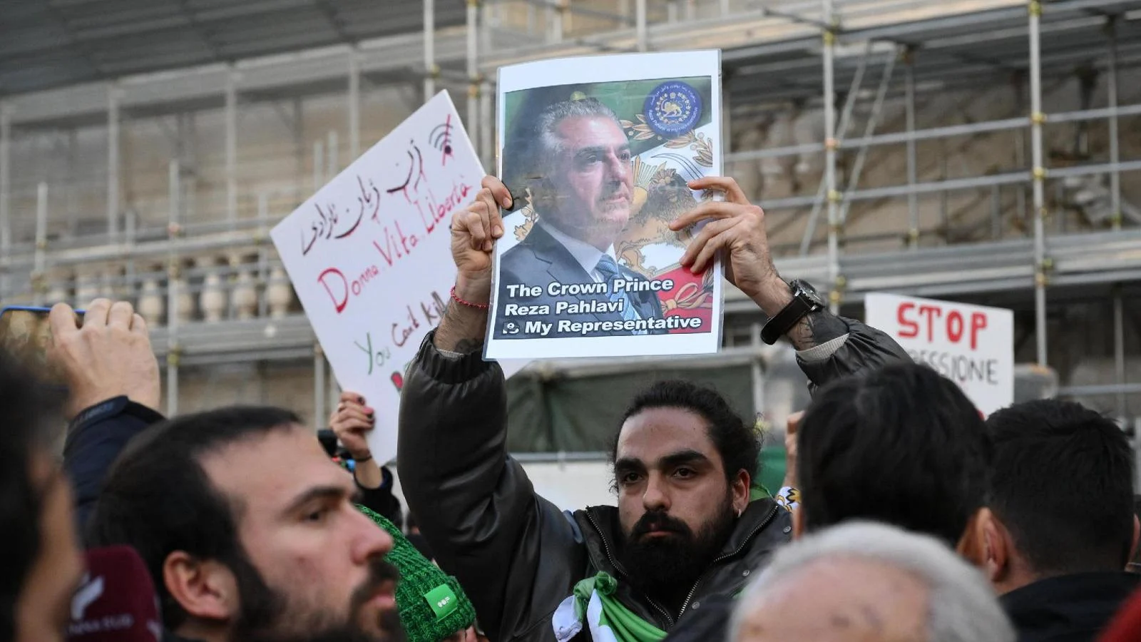 Roma: Manifestação no Campidoglio manifesta solidariedade aos protestos no Irã