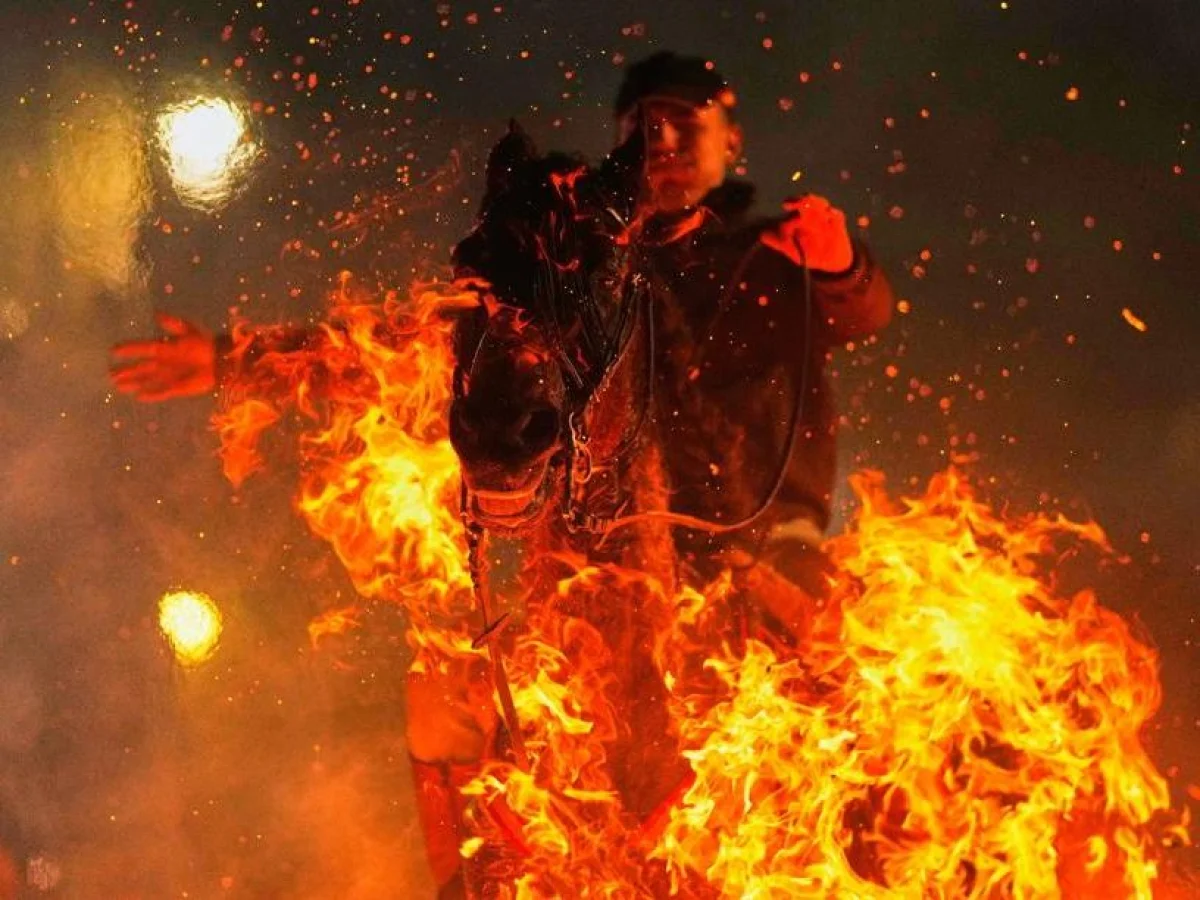 Sant'Antonio Abate e as Luminárias: tradição espanhola que atravessa fogo e debate sobre o bem‑estar animal