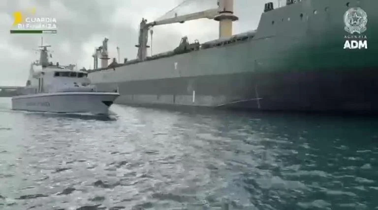 Gdf sequestra nave a Brindisi, "violate sanzioni a Russia" — rainews.it