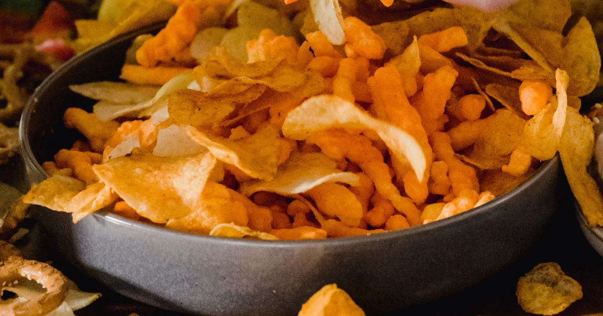 Alerta sobre os efeitos silenciosos do sal: o ‘sal travestido’ e o equivalente a 22 pacotes de batata frita por dia