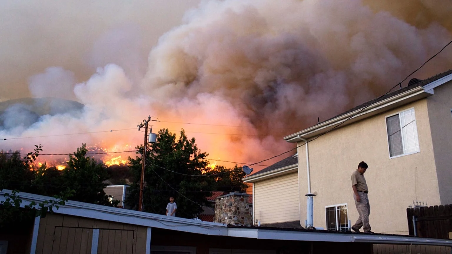 Incêndios florestais deixam risco oculto: casas podem abrigar cancerígenos mesmo após o fogo