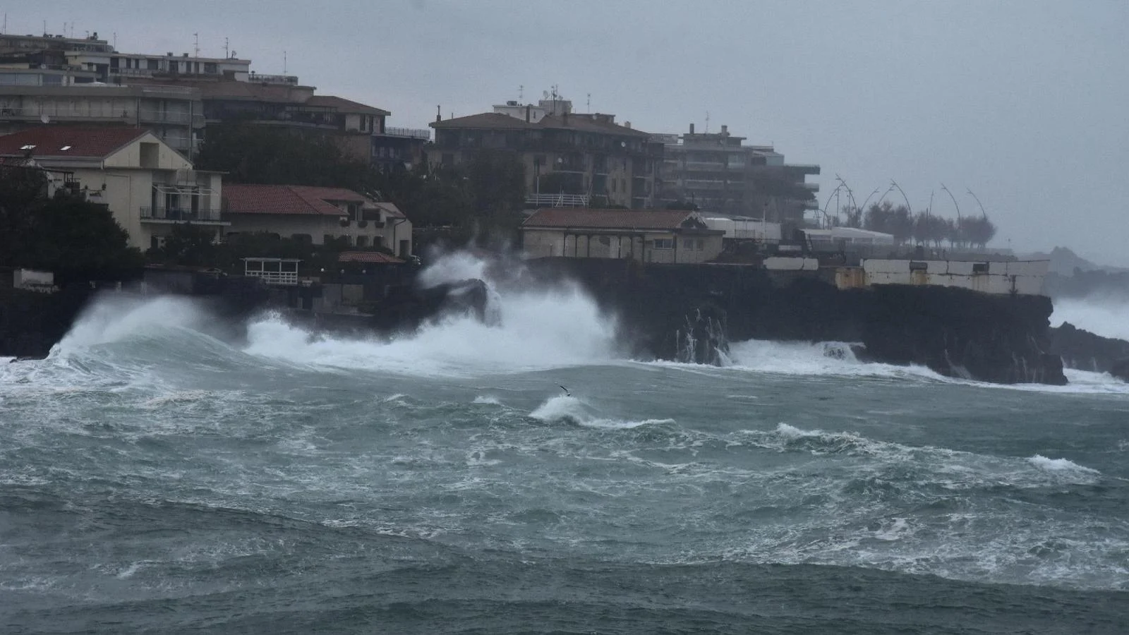 Alerta vermelho: maltempo fecha escolas na Sardenha e atinge Sicília e Toscana