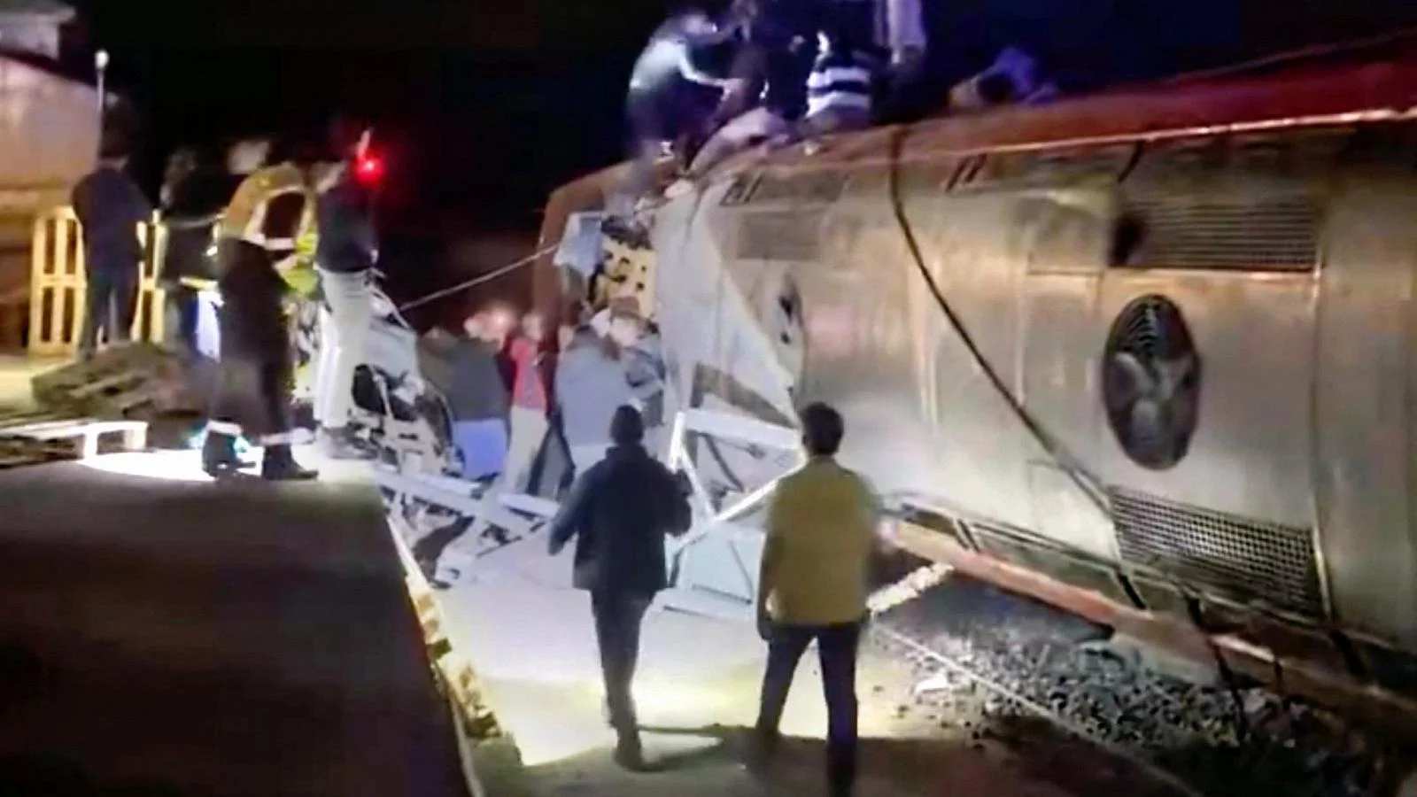 Descarrilamento na Andaluzia: ao menos 39 mortos e mais de 150 feridos em colisão entre trens