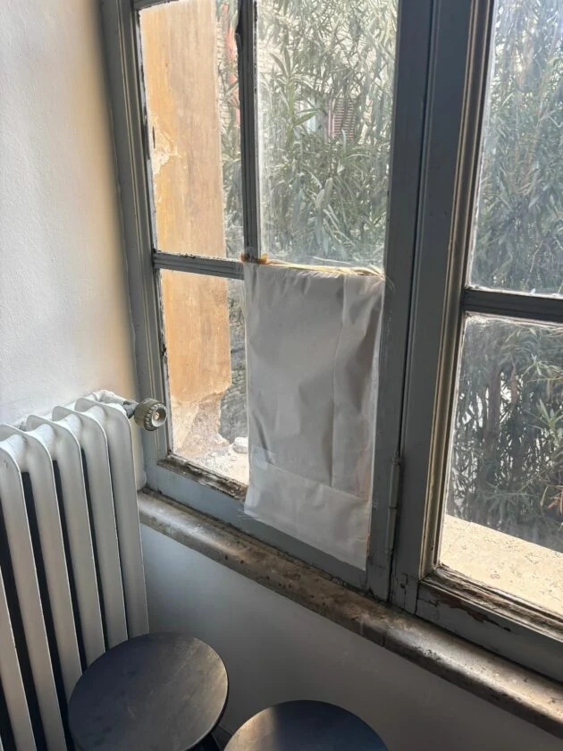 “A scuola piove dal soffitto. I termosifoni sono rotti e si fa lezione al freddo”: la protesta degli studenti dei licei di Roma — ilfattoquotidiano.it