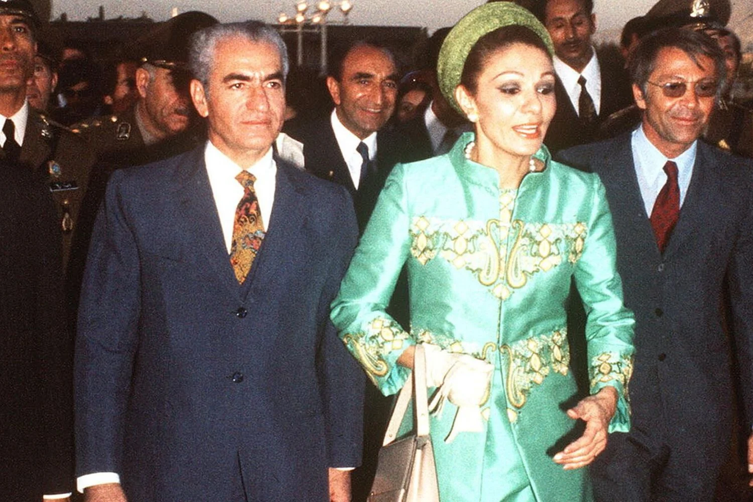 Fawzia, Soraya e Farah Diba: as três rainhas que moldaram o Irã antes do exílio