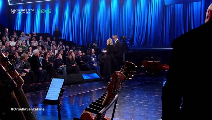 “Ornella Senza Fine” è stato un piccolo miracolo: l’evento televisivo che si trasforma in lezione di vita e d’amore. Mengoni, Mahmood, Emma e Annalisa emozionati — ilfattoquotidiano.it