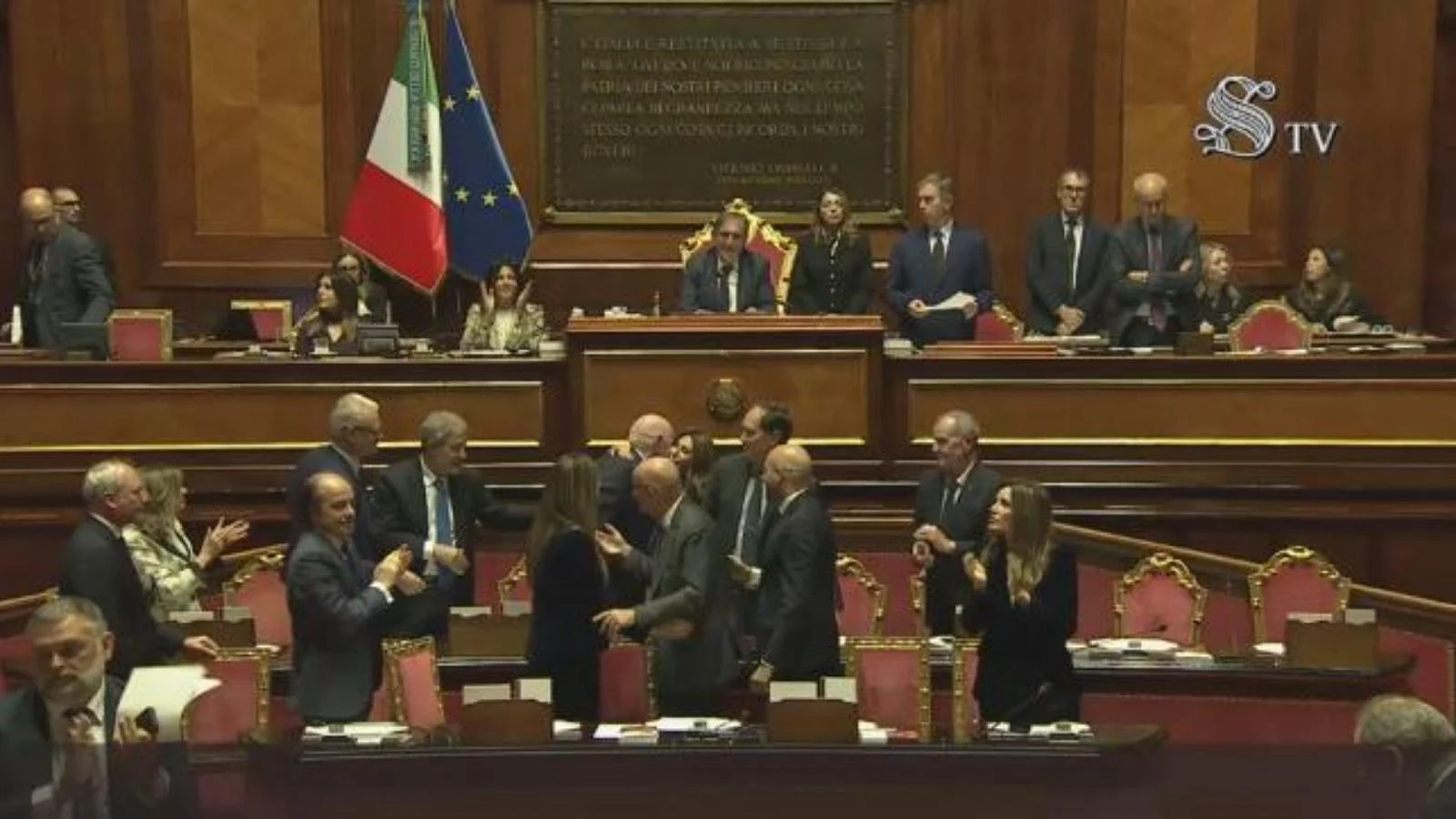 Senado aprova reforma da Justiça: separação de carreiras vai ao referendo, diz Nordio