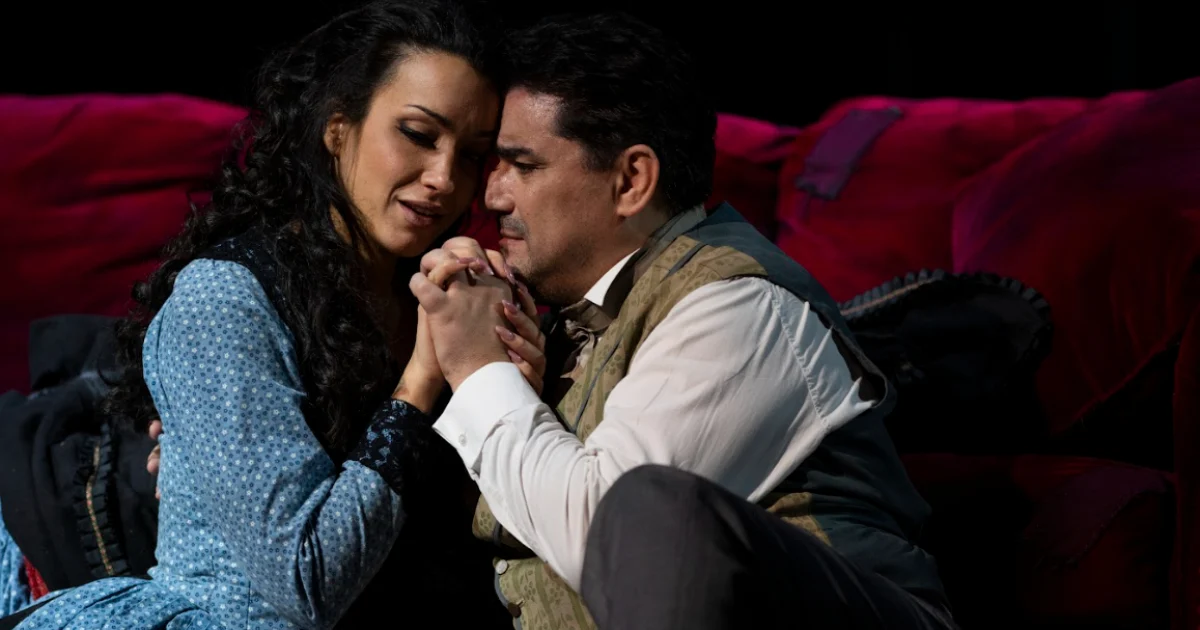 La Bohème no Teatro dell’Opera de Roma: Bignamini acerta ao reinterpretar Puccini com inteligência