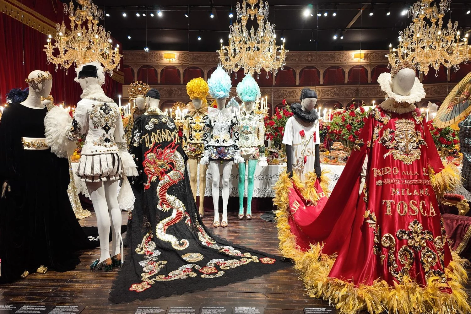 Dal cuore alle mani: Dolce&Gabbana ilumina Roma com exposição de alta-costura