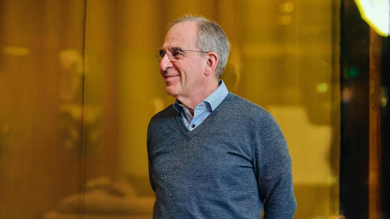 Devoret (Nobel 2025): por que a computação quântica e a IA são diferentes — e, ainda assim, complementares