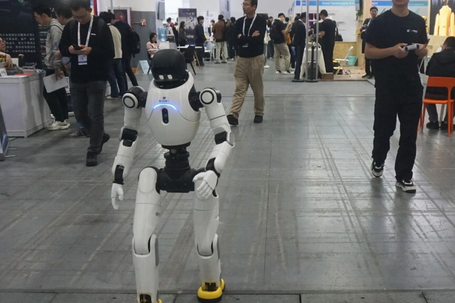 Robô chinês AgiBot A2 entra no Guinness após caminhar 100 km entre Suzhou e Xangai