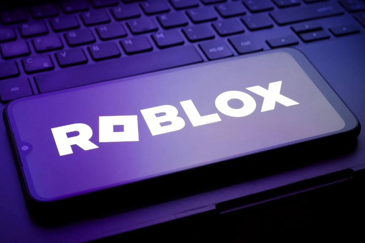 Roblox adota reconhecimento facial para verificar idade e bloquear chats entre crianças e adultos