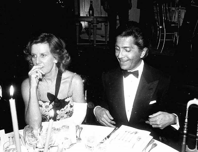 Addio allo stilista Valentino, l'icona della moda italiana muore a 93 anni — rainews.it