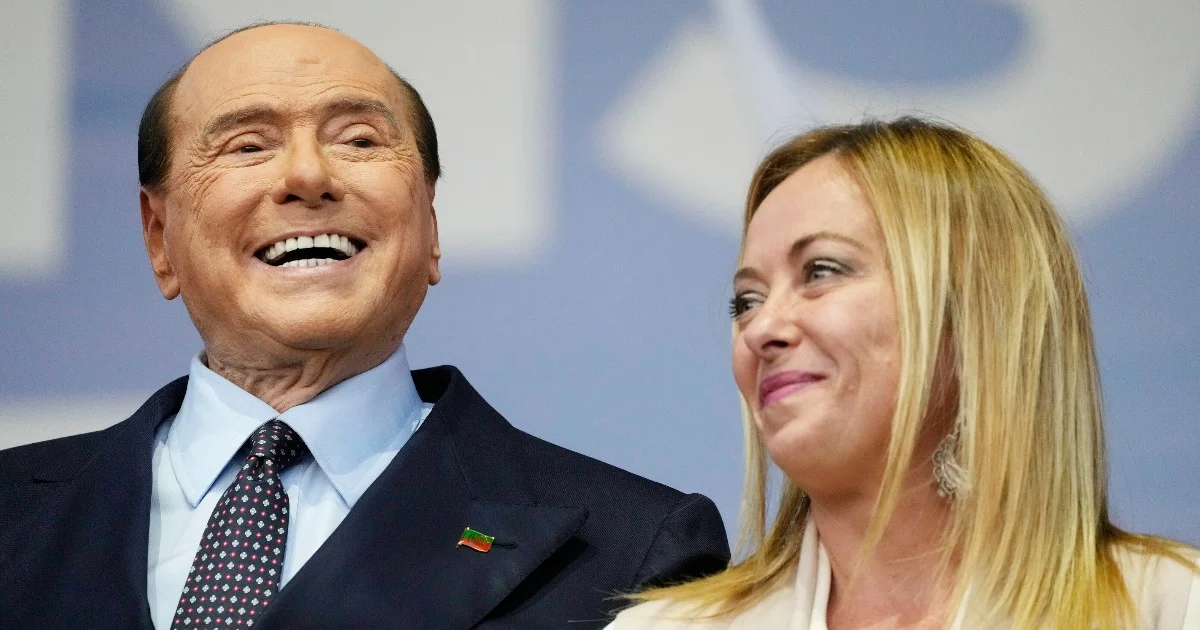 Por que o governo Meloni se mantém sólido: o efeito do legado Berlusconi e a base dupla de apoio