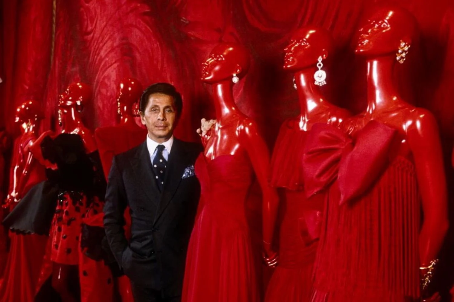Vermelho Valentino: a história da cor que virou assinatura mundial