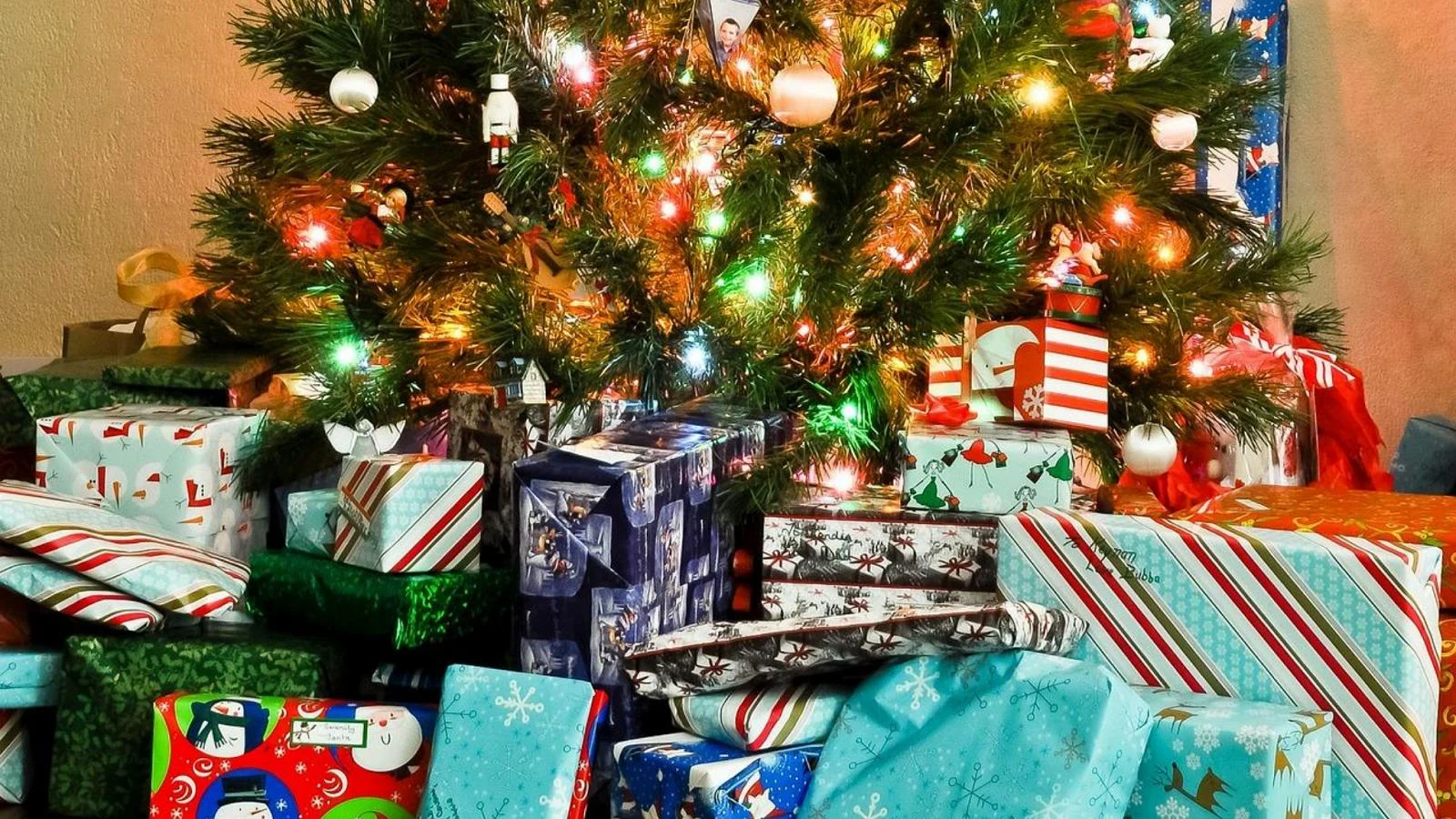 Natal 2025: italianos reduzem 20% os gastos com presentes — €8,7 bilhões no total