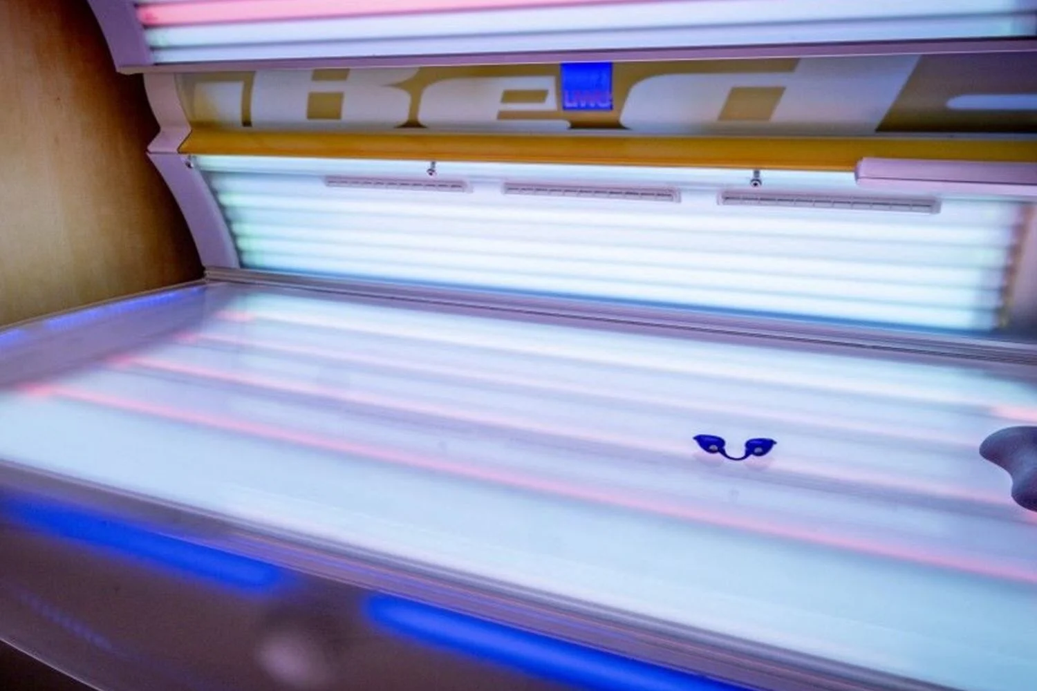 Estudo vincula camas de bronzeamento a quase três vezes mais risco de melanoma