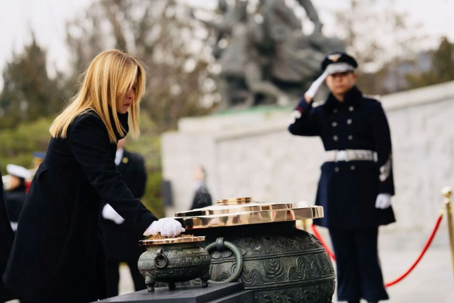 Meloni critica aumento de tarifas dos EUA por causa da Groenlândia e pede diálogo para desescalada