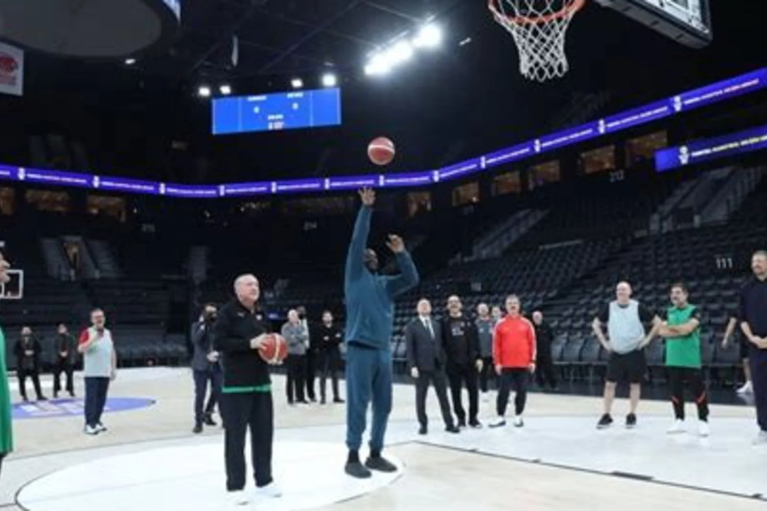 Erdogan recebe Shaquille O'Neal em Istambul: encontro entre política e diplomacia esportiva