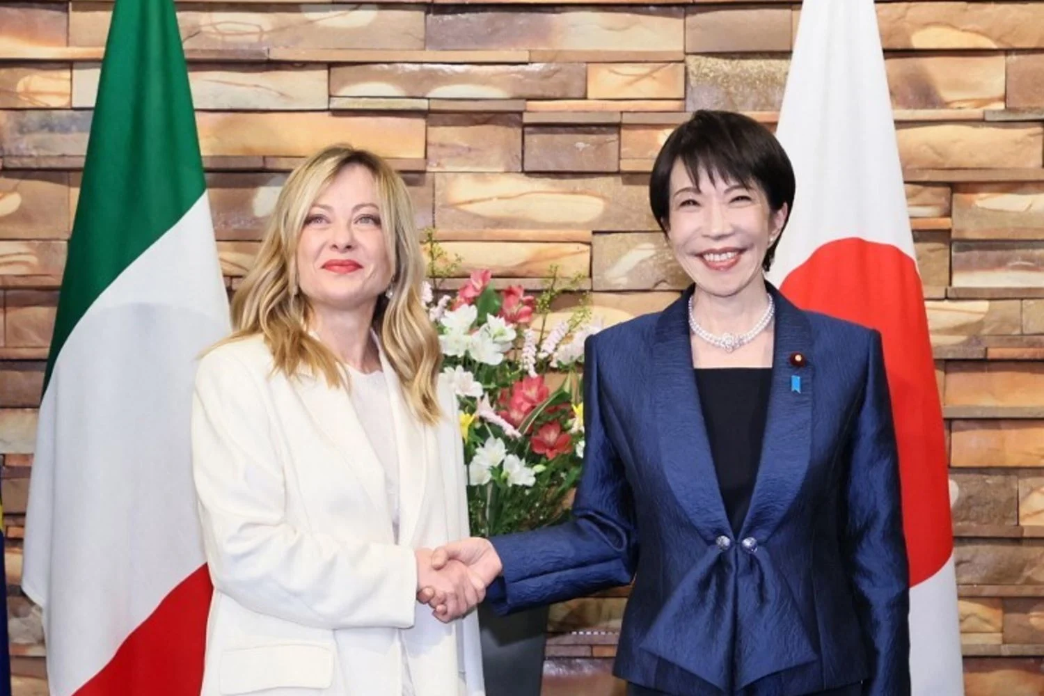 Meloni e Takaichi reforçam aliança estratégica entre Itália e Japão em visita a Tóquio