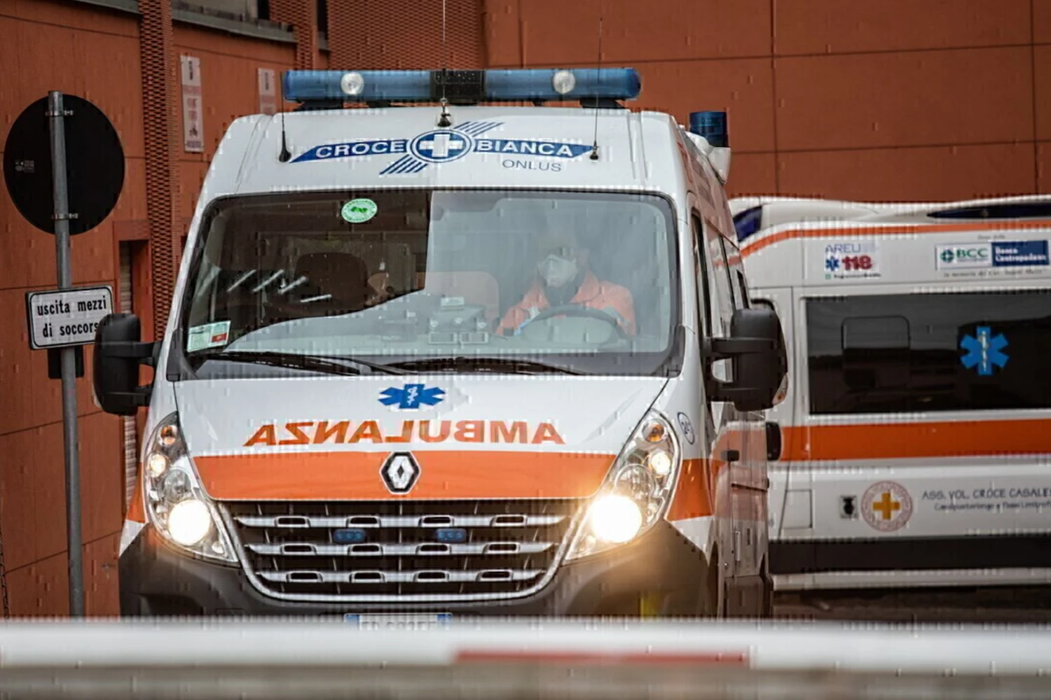 Menina de 2 anos e meio morre sufocada por wurstel em Vibo Valentia