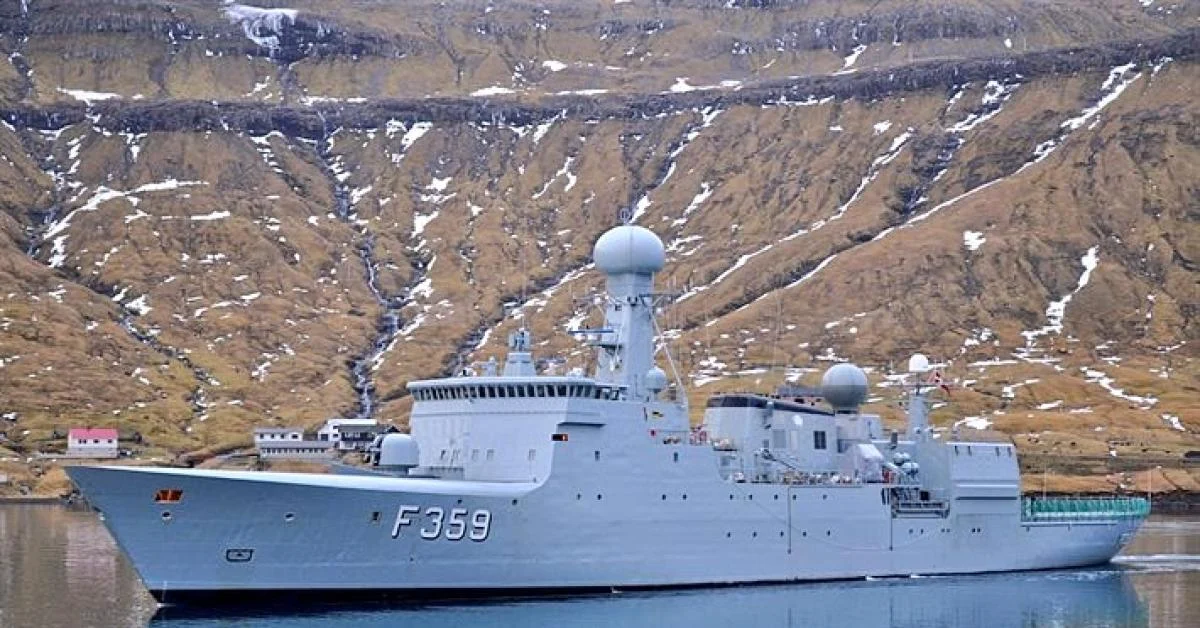 Groenlândia: França pressiona por exercício da OTAN enquanto Dinamarca envia o patrulha Vaedderen a Nuuk