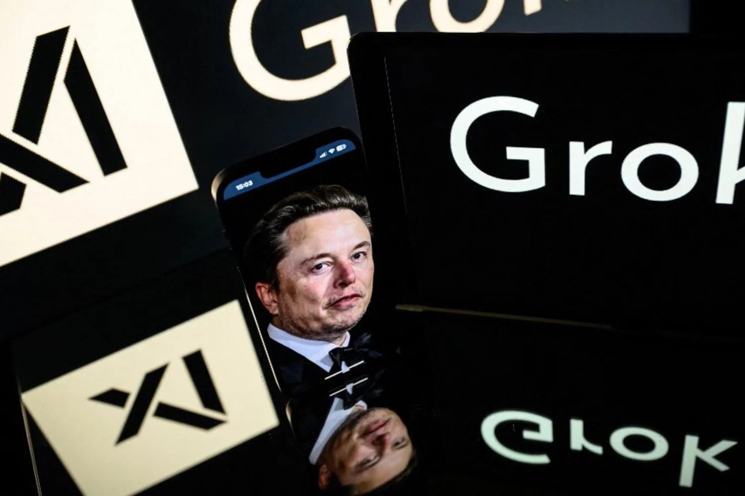 Mãe de filho de Elon Musk processa xAI: acusações de deepfake sexual envolvendo o chatbot Grok