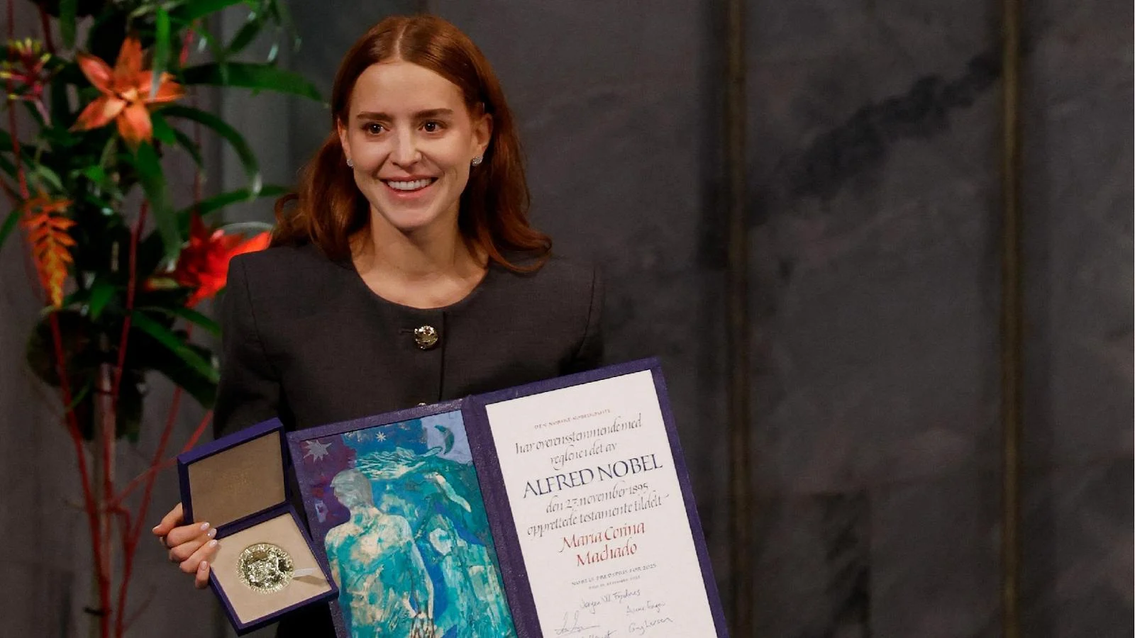 Maria Corina Machado chega a Oslo, mas não participará da cerimônia do Nobel da Paz; filha recebe o prêmio