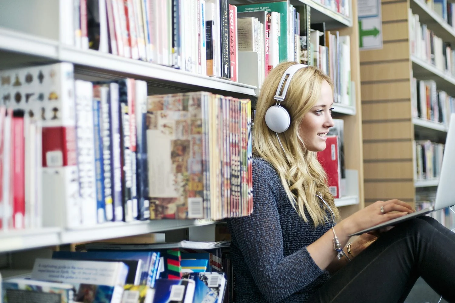 Audiolivros e podcasts viram hábito: 73% dos europeus já escutam áudio regularmente