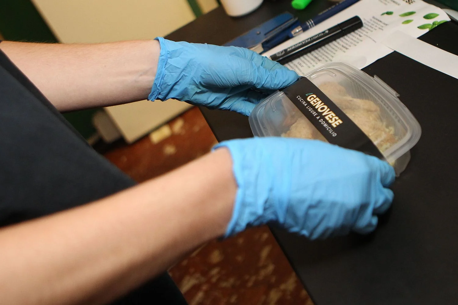 Pratos para levar têm mais sal do que os menus indicam, revela estudo da University of Reading