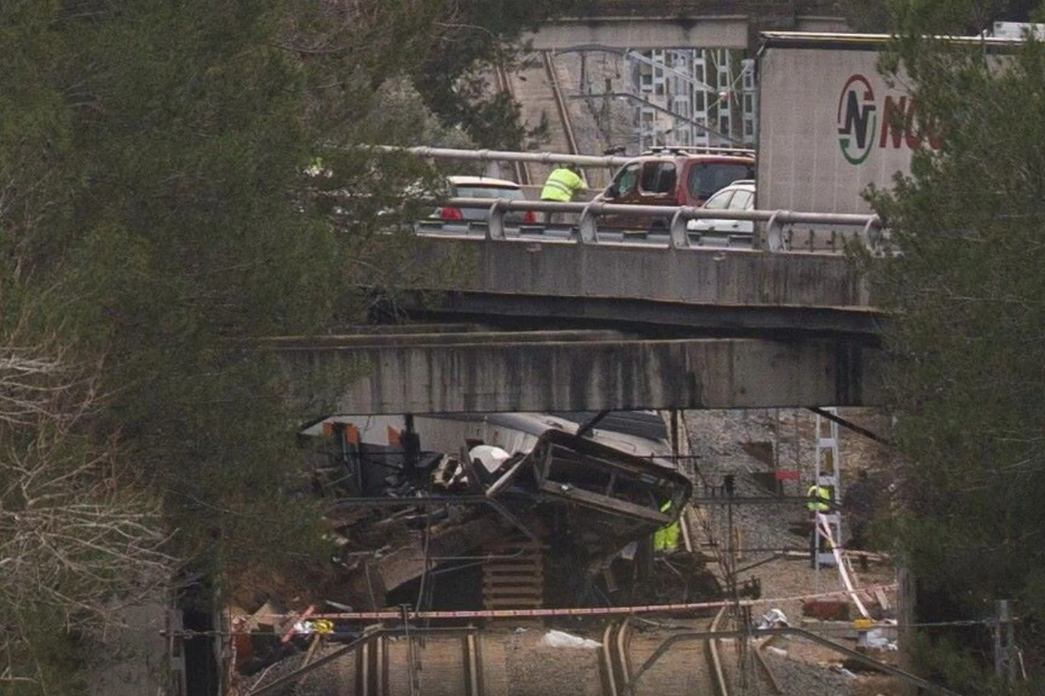 Incidente ferroviário em Cartagena: trem colide com guindaste em Alumbres e deixa feridos