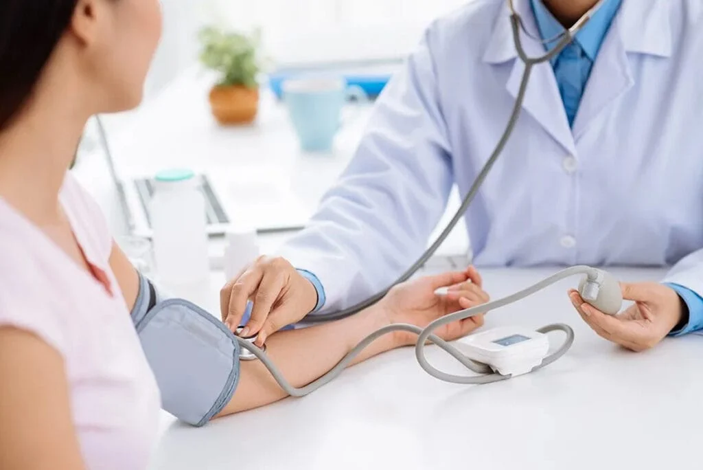 Gasto com saúde privada chega a €43,3 bilhões e pressiona famílias e regiões do Sul