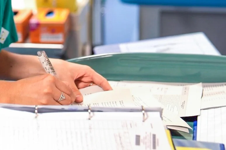 Selfies revelam hipocrisia: Salvini e Gasparri fotografados com ativista investigado em inquérito sobre fundos