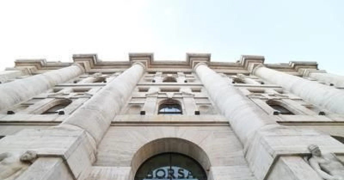 Mercados em tensão: Ouro e prata disparam aos máximos enquanto investidores buscam bens-refúgio