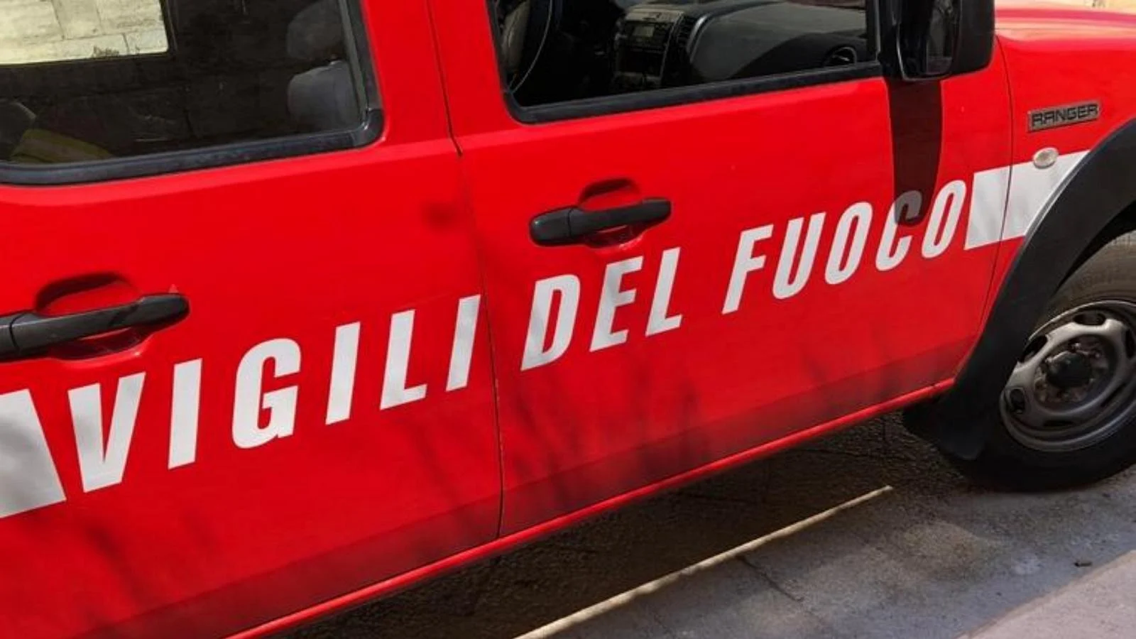 Corpo carbonizado é encontrado em Vinci; Carabinieri investigam possível ligação com agressão