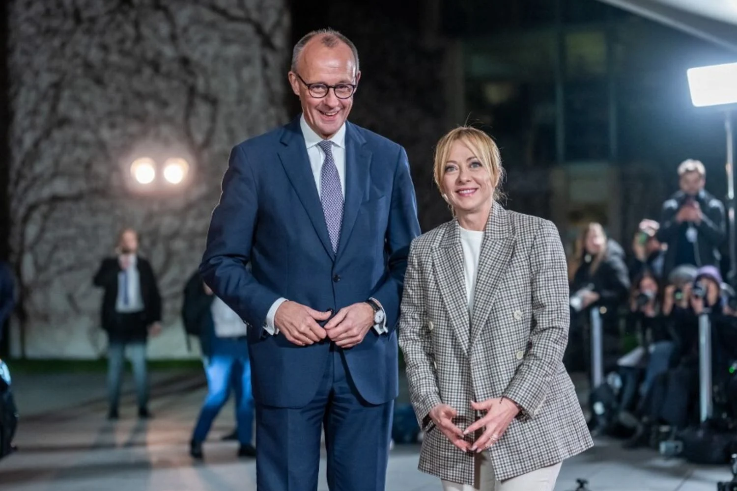 Itália e Alemanha selam novo eixo na UE: Meloni e Merz lançam pacote para uma União mais ágil