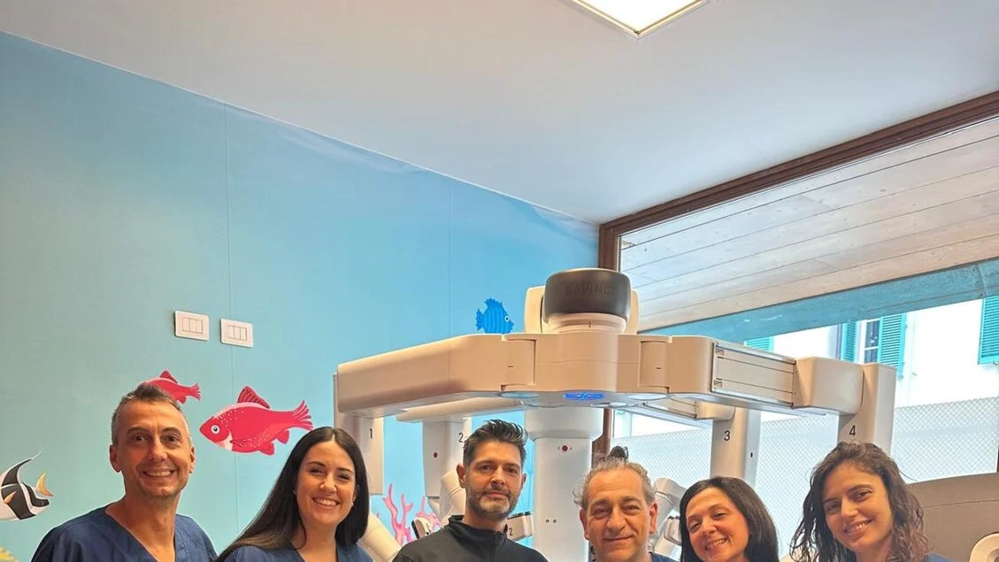 Pioneirismo no Meyer: removido cisto sublingual com uso de robô cirúrgico