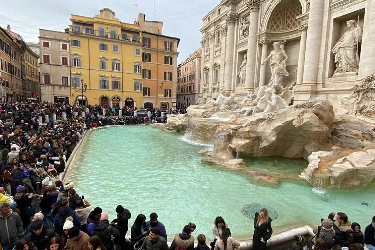 Sindaco di Roma Gualtieri: "Dal primo febbraio a Fontana di Trevi ticket di 2 euro per i turisti" — rainews.it