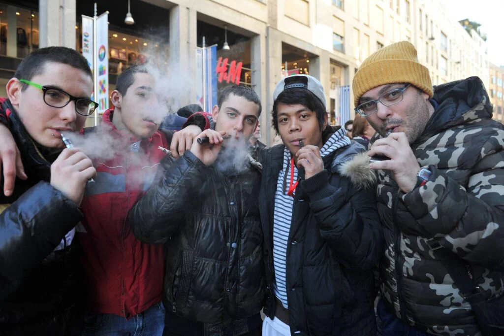 Várhelyi rejeita novos produtos do tabaco: “Não reduzem riscos à saúde nem a dependência”