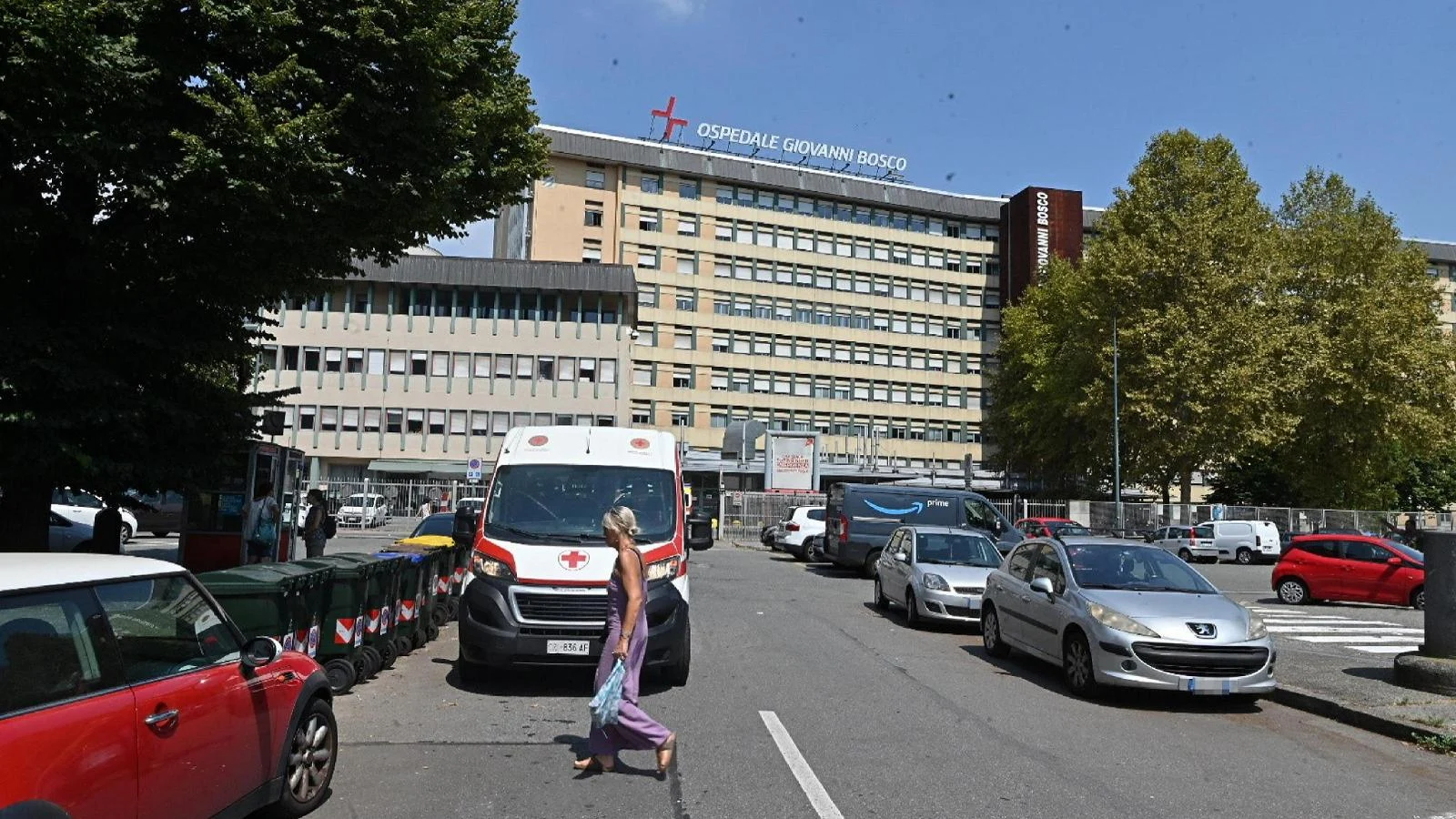 Mulher de 65 anos encontrada gravemente ferida em Caselle Torinese após ataque com pistola sparachiodi